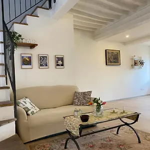 https://casa-nonna-rina.it-tuscanyhotel.com